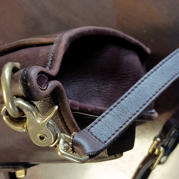 Vintage COACH Genuine Brown Soft Leather  Messenger Bag W/ Gold Hardware - Picture 3 of 13